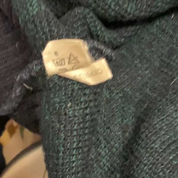 Elegant Black and Green Crewneck Sweaters - Picture 6 of 6